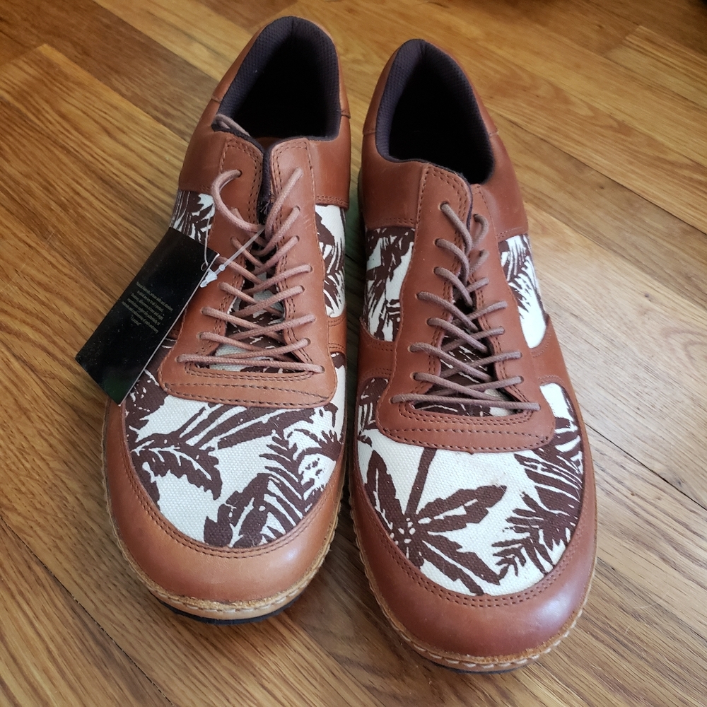 BNWT J Shoes Palm Motif